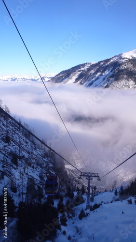 Seilbahn Lift Kaprun Zell am See Austria Skiing Wintersport Alps Blue Sky 
