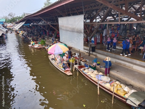 Wallpaper Mural Damnoen Saduak Floating Market, Thailand Torontodigital.ca