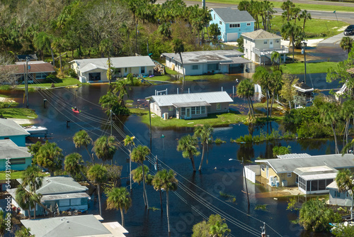 фотографія Surrounded by hurricane Ian rainfall flood waters homes in Florida residential area