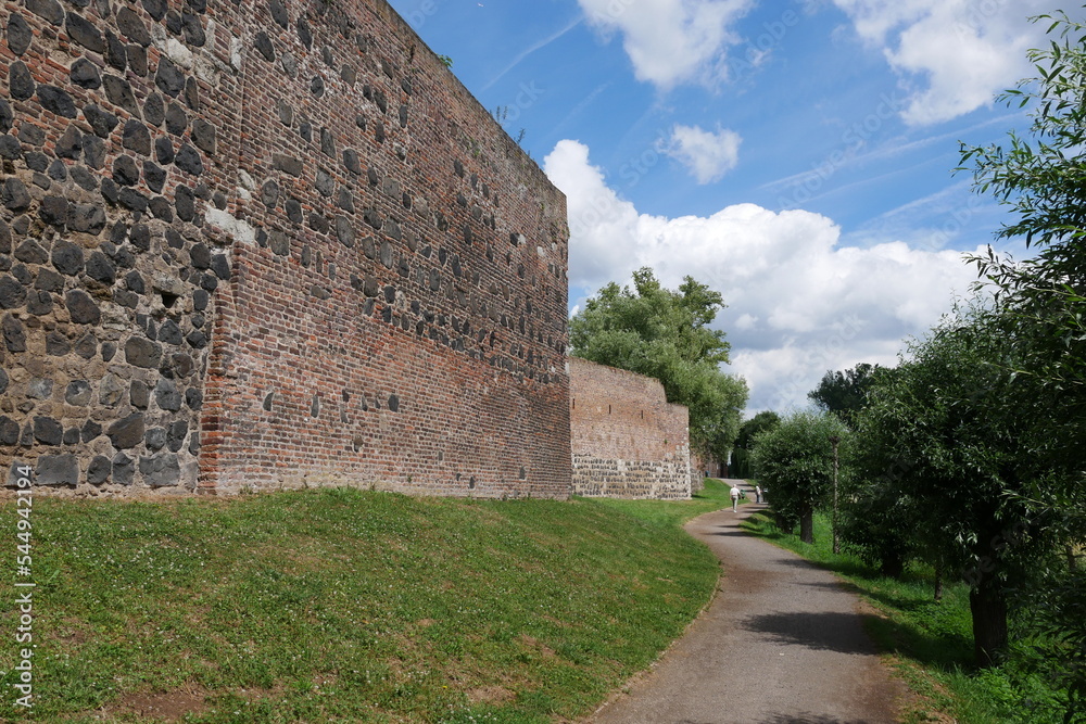 An der Stadtmauer Festungsstadt Zons bei Dormagen