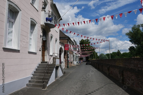 Rheinstraße in der Festungsstadt Zons photo