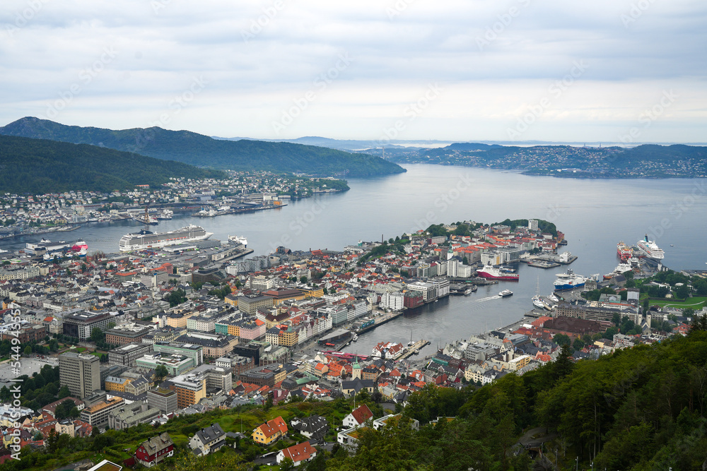 Ausblick von der Panorama-Plattform auf dem Hausberg Floyen in Bergen | Norwegen