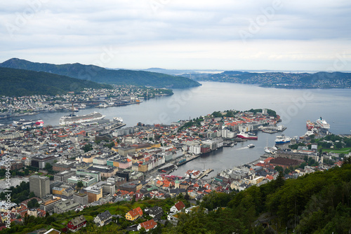 Ausblick von der Panorama-Plattform auf dem Hausberg Floyen in Bergen | Norwegen