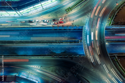 Canvas-taulu Hyperlapse time-lapse of car traffic transportation above circle roundabout road in Asian city