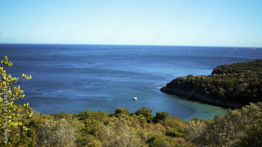 Vue sur la mer dans l'Algarve dans le sud du Portugal