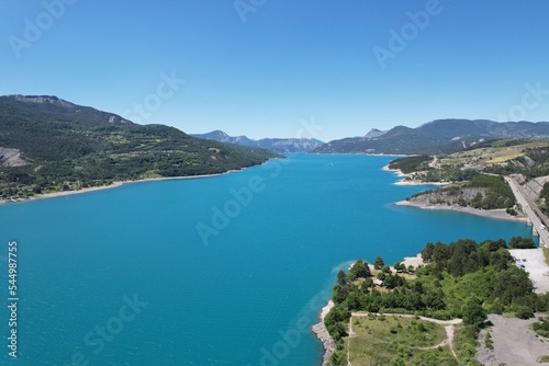 lac de serre ponçon vue drone © s3btik26
