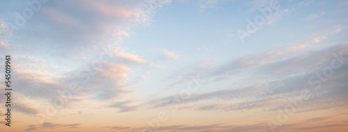 Fototapeta Naklejka Na Ścianę i Meble -  ペールトーンの空の背景テクスチャー
