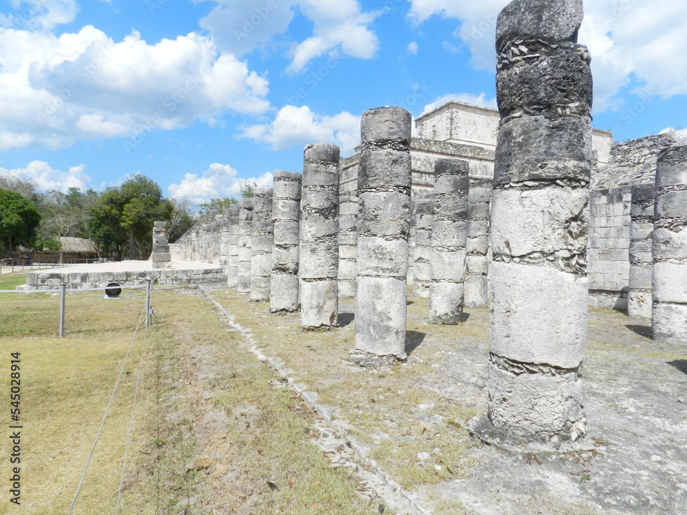 ruins of an ancient chichen itza