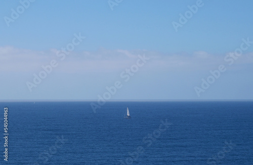 Lonesome Sailboat in the Pacific Ocean © StandbildCA