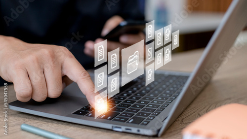 Foto Businessman with Document Management System (DMS) Online Document Database and automated processes in file management Search and manage document database files online