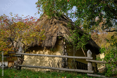 wooden houses in Ukraine © Dim