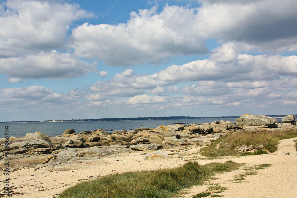 Obraz premium View of the sea on the coast of Brittany near Pont-l'Abbé