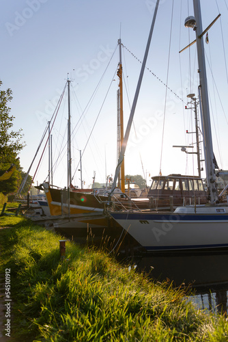 Segelboot im Hafen