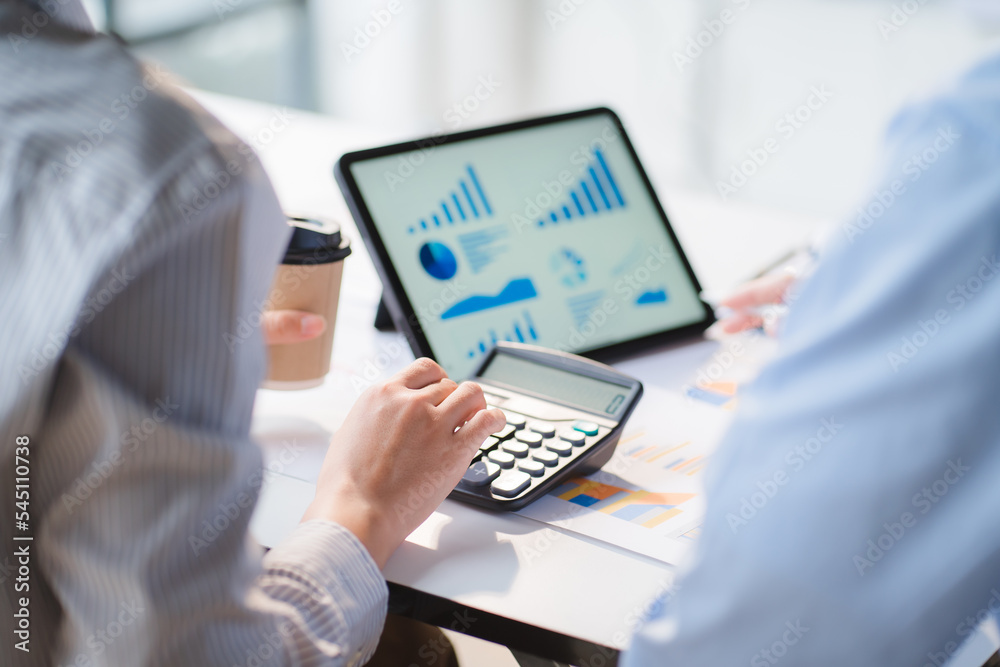 Group of business people meeting together Pointing to the graph assess business profits. Group of business people meeting together Pointing to the graph assess business profits.