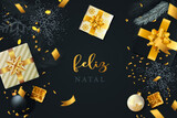 cartão ou banner para desejar um feliz natal em ouro e cinza em um fundo preto com presentes, floco de neve, pena, bola de natal