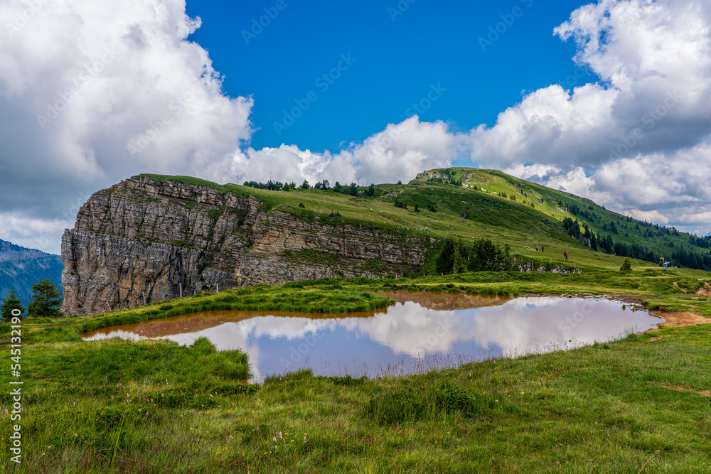 Obraz premium Small mountain lake in the Swiss Alps.