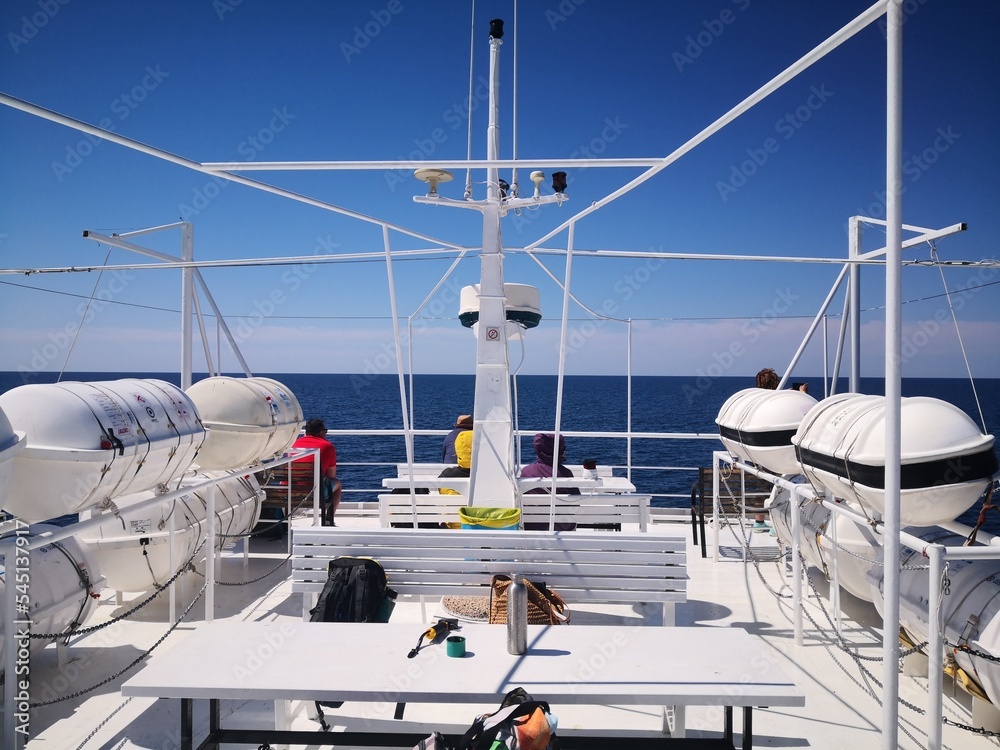 Naklejka premium yacht in the sea Sukosan