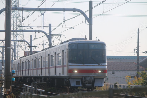 晴れた日の名古屋鉄道の電車