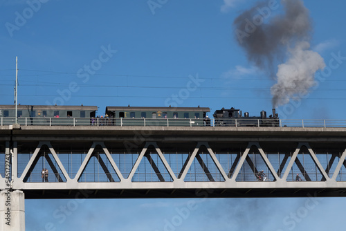 Dampflok auf Großhesseloher Brücke über der Isar bei München © Bjoern Kanka