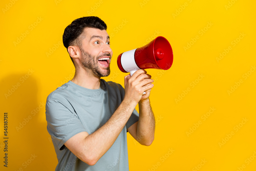 Profile side photo of cheerful man look empty space recommend new device shop black friday sale isolated on yellow color background Profile side photo of cheerful man look empty space recommend new device shop black friday sale isolated on yellow color background