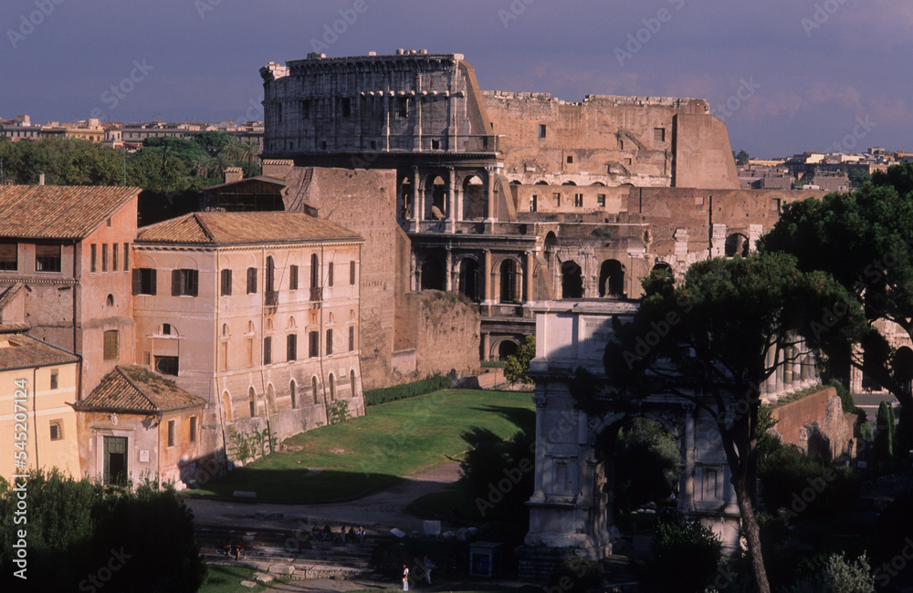 Il Colosseo visto dai Fori Romani