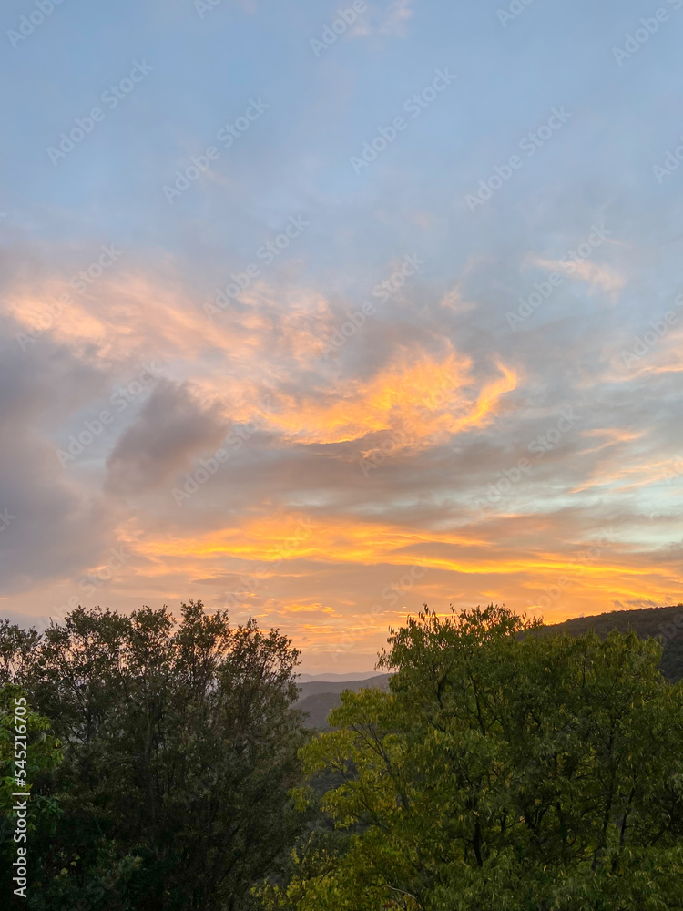 Coucher de soleil dans les Cévennes, Occitanie Coucher de soleil dans les Cévennes, Occitanie