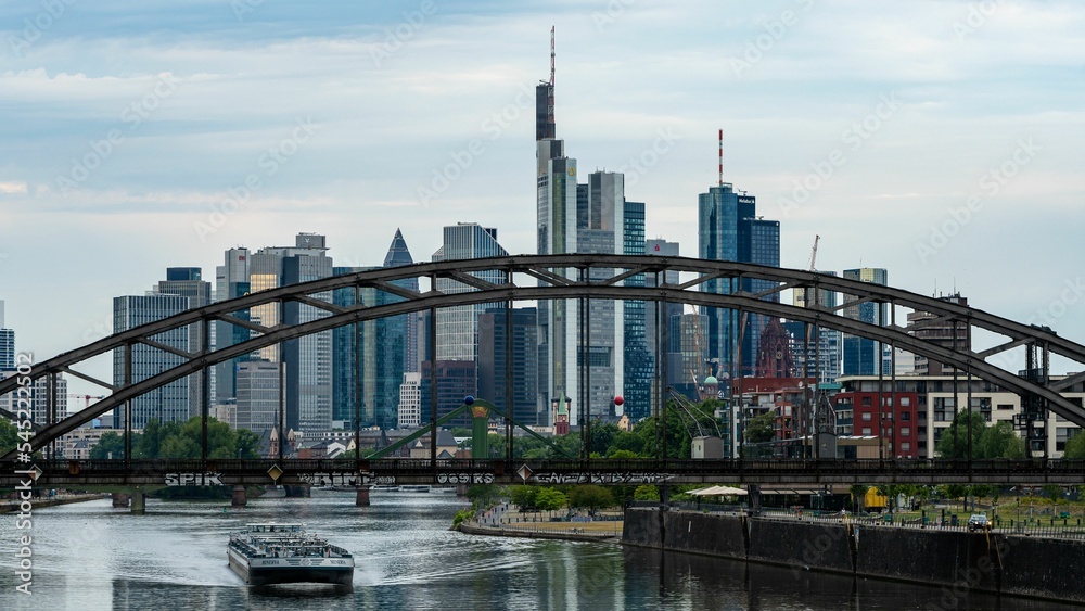 Beautiful shot of an arch bridge with the background of the Frankfurt am Mein cityscape