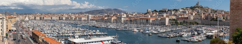 Panorama sur le Vieux-Port de Marseille