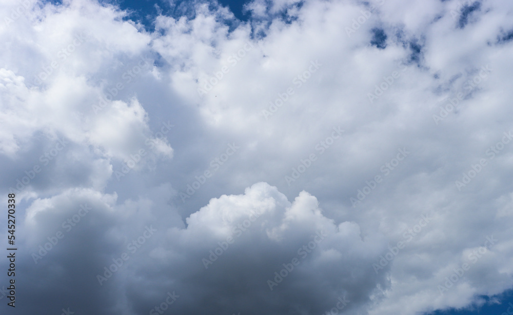 Fototapeta premium Outdoor horizon skyline with spring sunshine.
