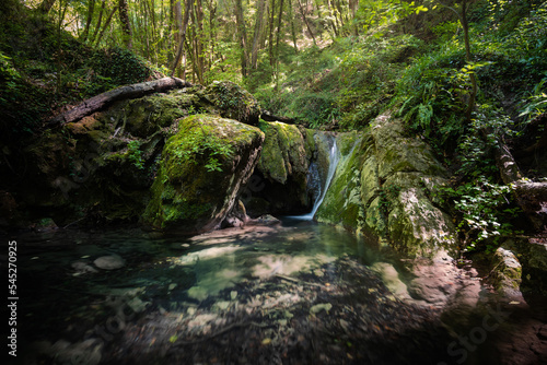 paesaggio bucolico delle cascate di rioscuro  in provincia di roma