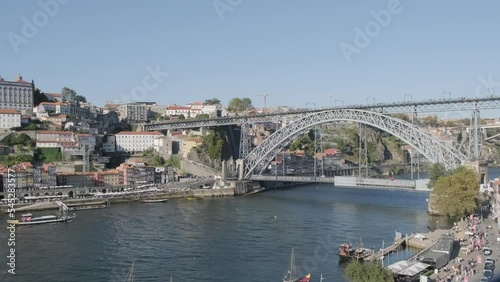 Rio Duero, Oporto, Portugal, con vistas al Puente Don Luis I photo