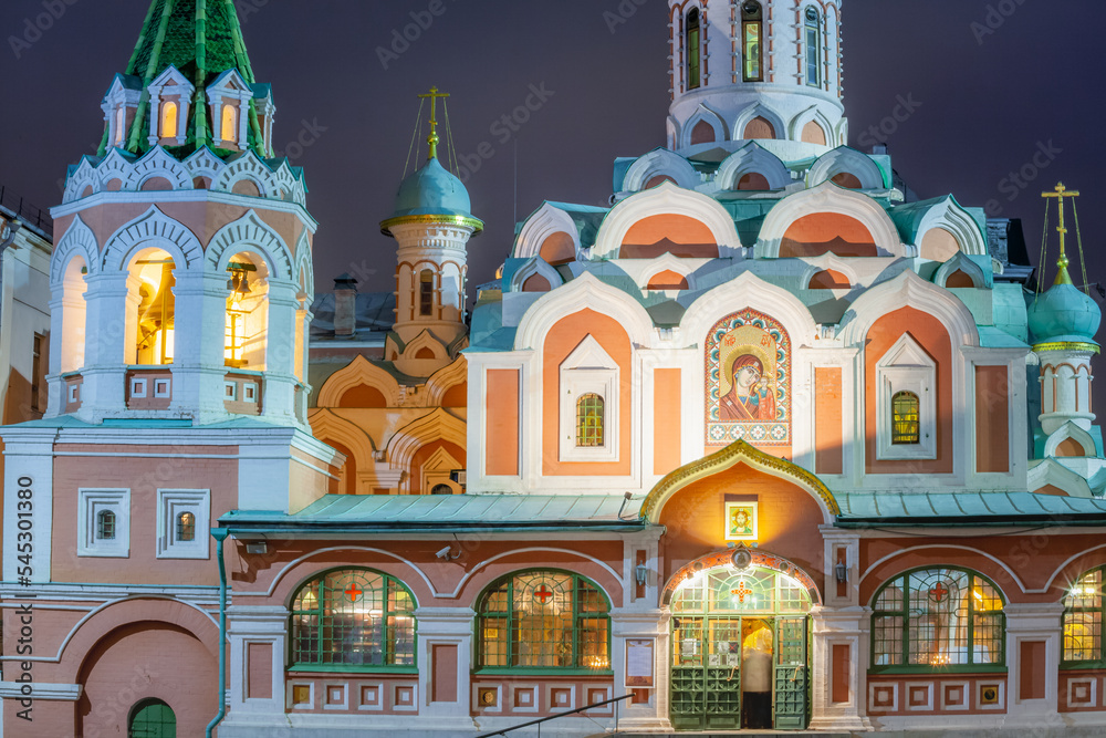 Fototapeta premium Kremlin and St. Basil's Cathedral at dramatic dawn, red square, Moscow, Russia