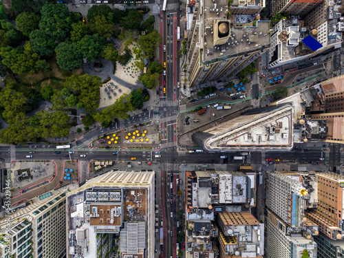 Fototapeta Aerial top down view of New York downtown street intersection and city park