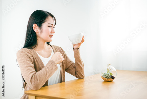 食べ物の好き嫌いが多い日本人女性（味覚障害）
