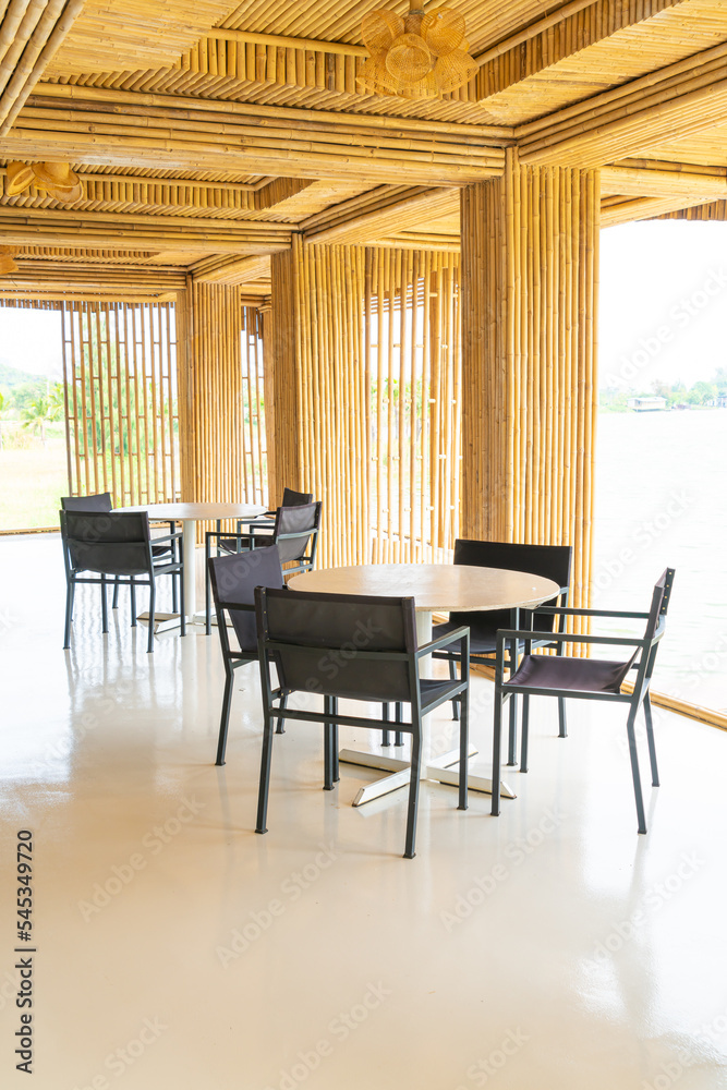 Fototapeta premium empty table and chair in restaurant