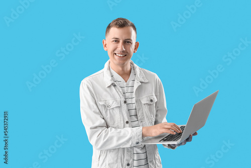 Young man using laptop on b...