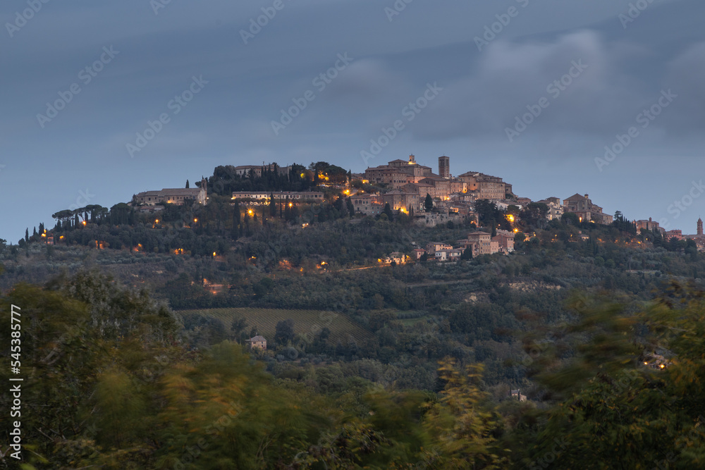 Obraz premium Scenic view of Montepulciano, Italy