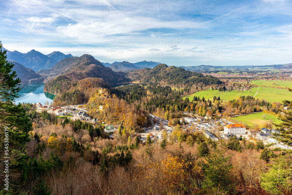 Kleine Herbstwanderung durch die schöne Landschaft im Allgäu bei Füssen - Bayern - Deutschland