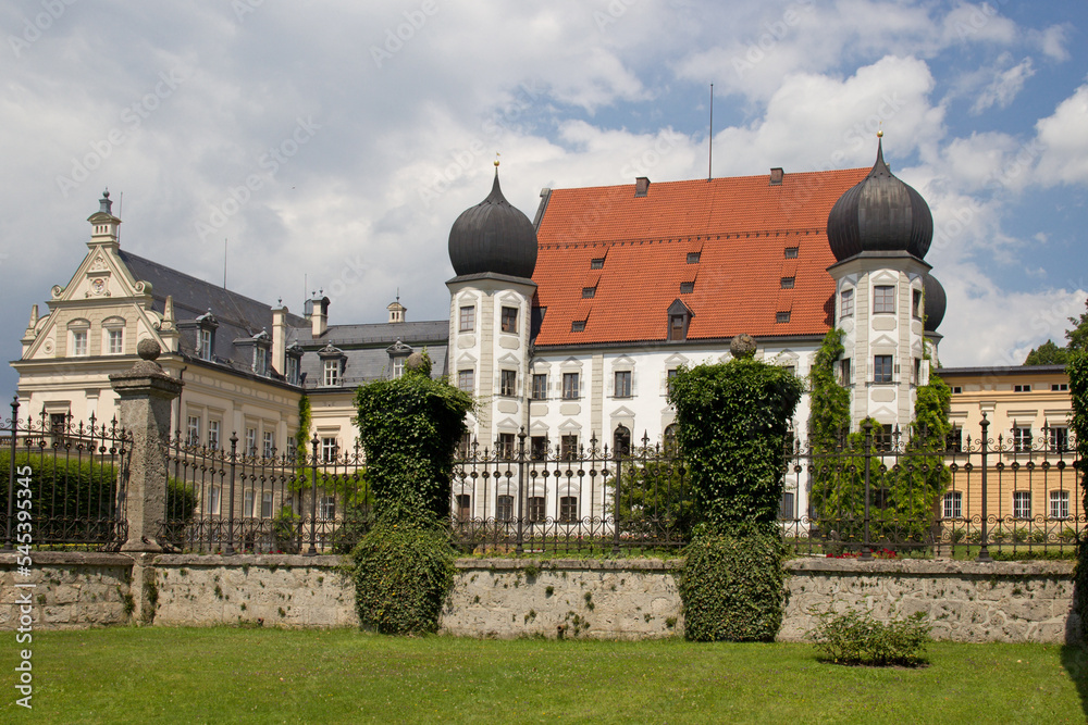 das hist. Schloss Maxlrain bei Tuntenhausen in Bayern 