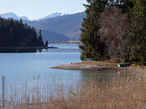 der  oberbayerische Walchensee mit der Halbinsel bei Sachenbach im Hintergrund die Alpen photo