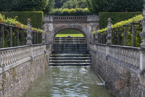parc et jardin du Château de Villandry, célèbre château de la Loire en touraine en été 