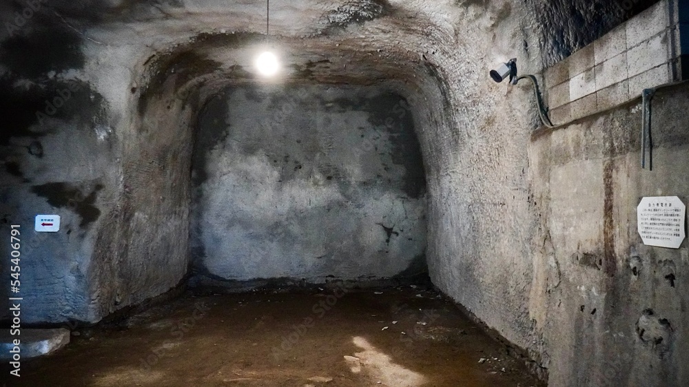 館山にある赤山地下壕跡の屋内