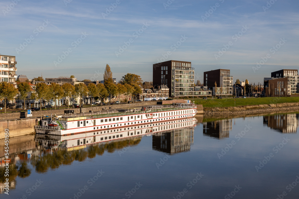 Obraz premium Boat for asylum seekers moored at the quay in Deventer on the river IJssel