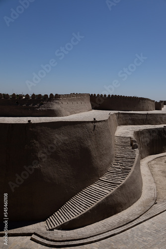Scala alle mura fortificate di Khiva città antica Uzbekistan photo