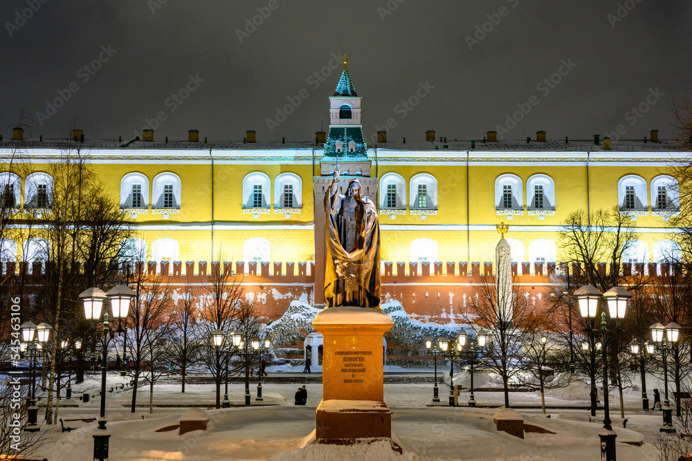 Fototapeta premium Spasskaya tower and winter Kremlin against the backdrop of street Christmas decorations.
