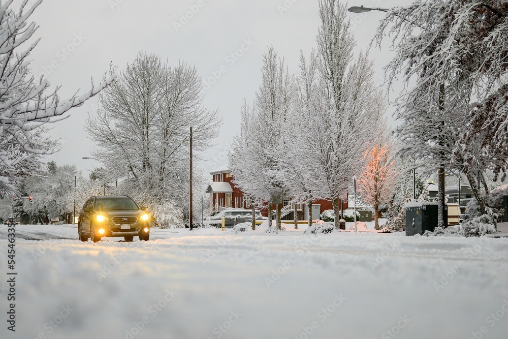 Fototapeta premium Jeep driving on unplowed roads in Albany, Oregon in winter
