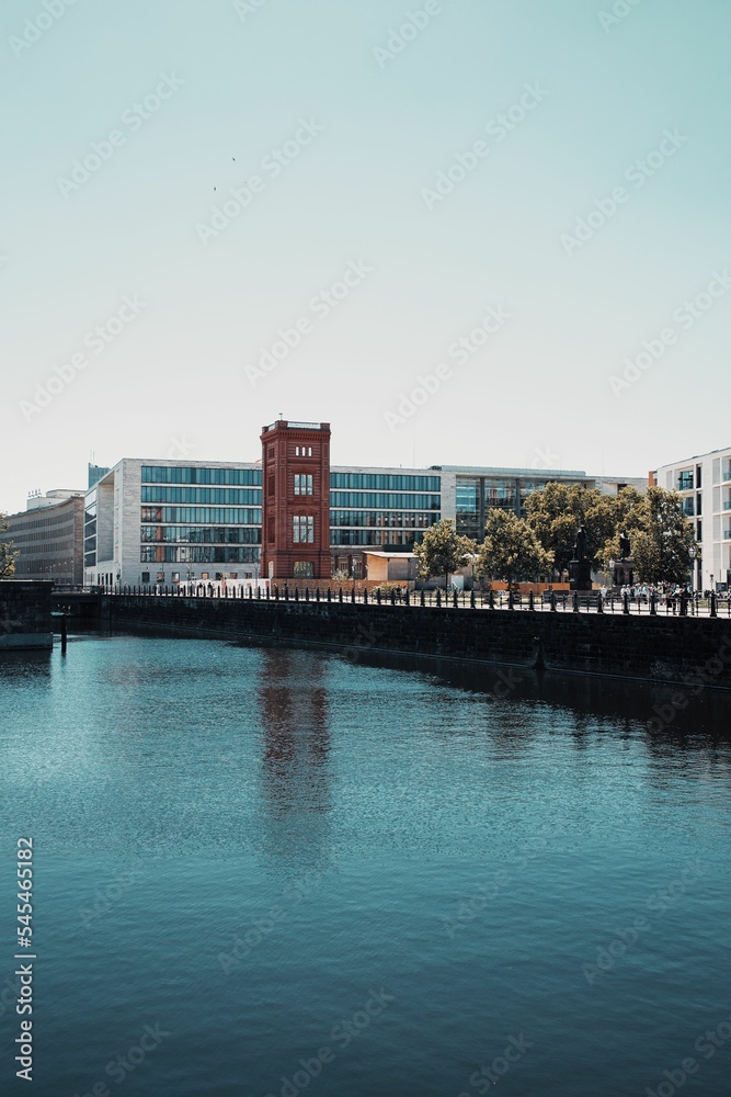 Fototapeta premium Vertical of a Berlin cityscape along a river