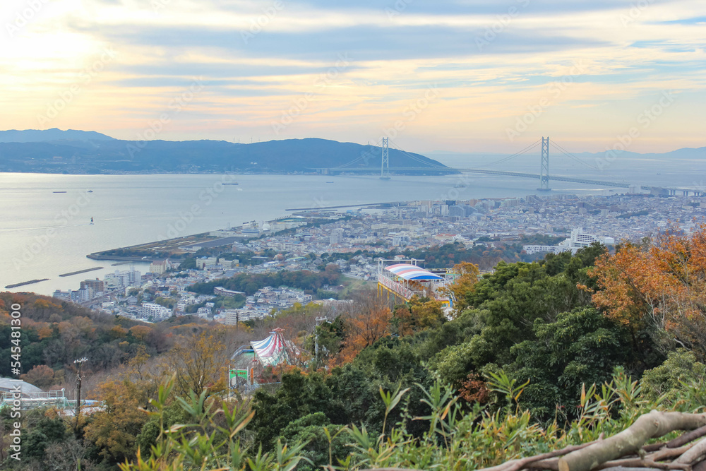 須磨浦山上遊園から眺める明石海峡大橋