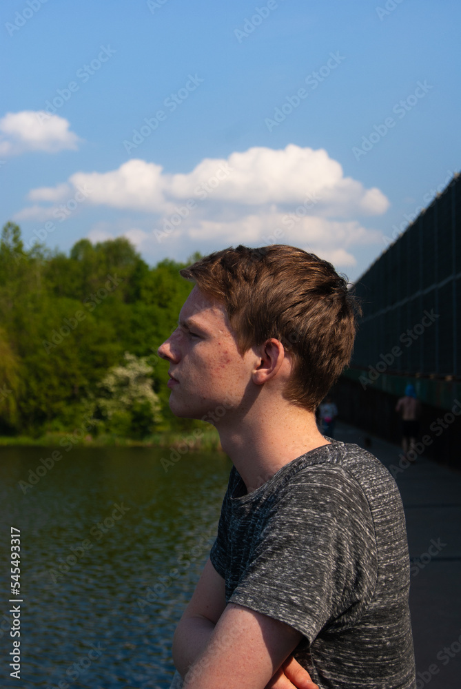 Teenager looking at lake - Stock photo