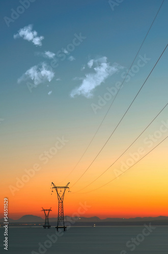 Torres eléctricas, estructura de gran altura cuya función principal es el soporte de  líneas de transmisión de energía eléctrica photo